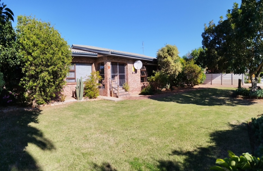 4 Bedroom Property for Sale in Campher Park Eastern Cape